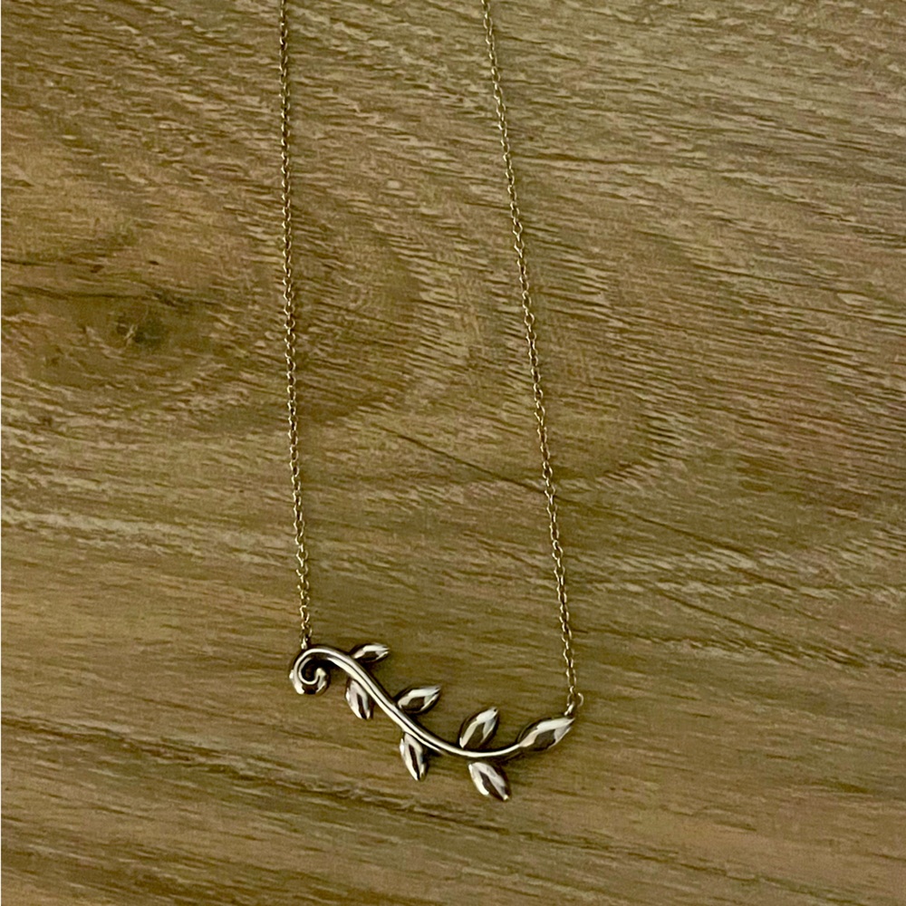 Tiffany & Co Paloma Picasso sterling silver olive leaf vine pendant